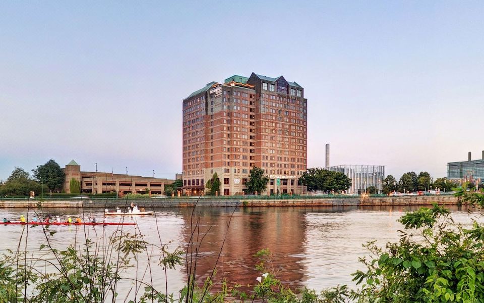 DoubleTree Suites by Hilton Hotel Boston - Cambridge